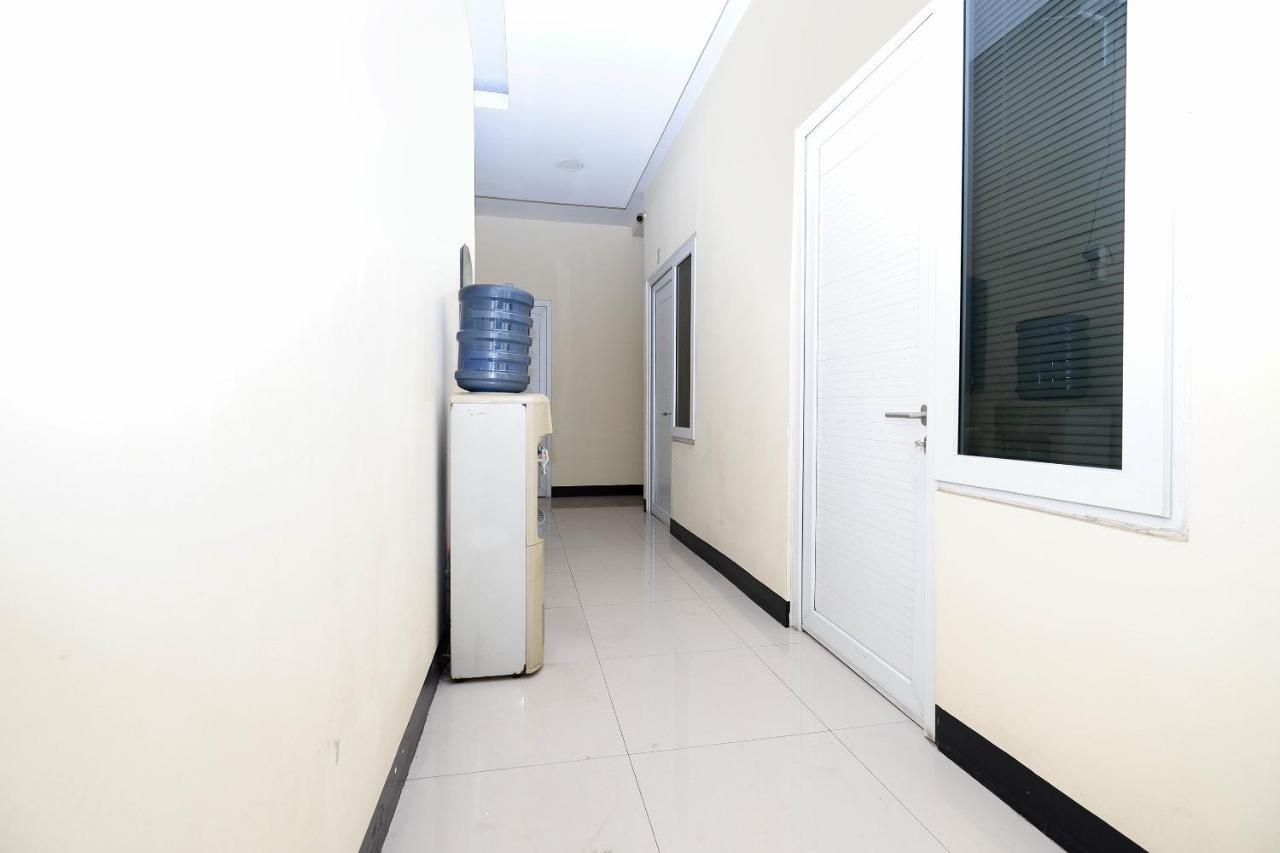 OYO 1815 Gatsu Residence Semarang Exterior foto