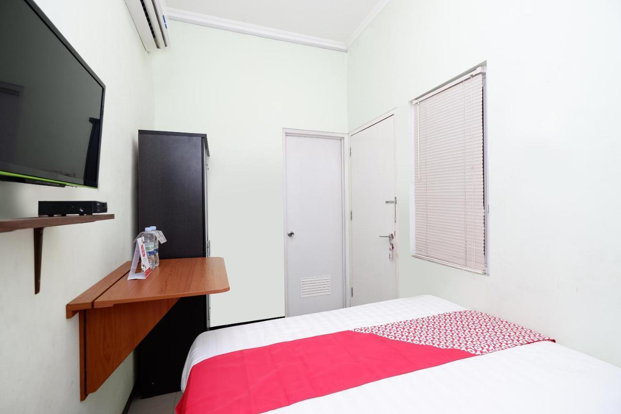OYO 1815 Gatsu Residence Semarang Exterior foto
